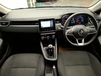 Used Renault Clio 2021 for sale - 79549935: Photo