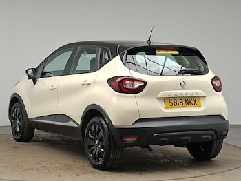 Used Renault Captur 2018 for sale - 77702319: Photo