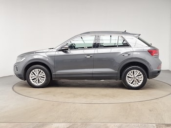 Used Volkswagen T-Roc 2023 for sale - 78441641: Photo