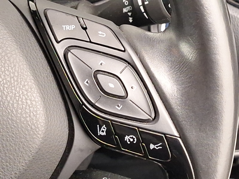 Used Toyota C-HR 2018 for sale - 76121071: Photo 16