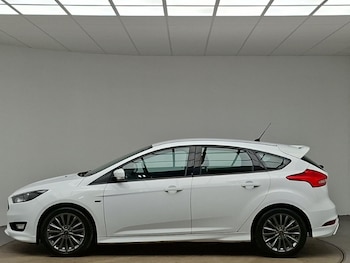 Used Ford Focus 2017 for sale - 78537811: Photo