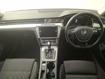 Used Volkswagen Passat 2019 for sale - 78595452: Photo