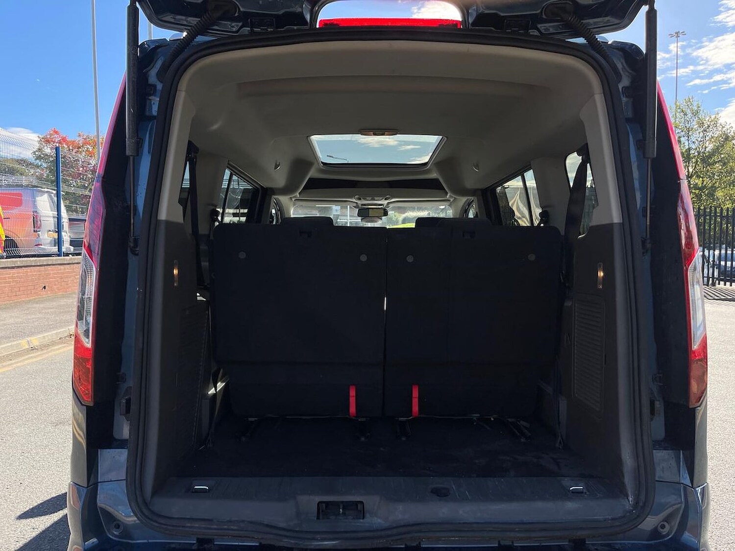 Used Ford Grand Tourneo Connect 2020 for sale - 76541863: Photo 17