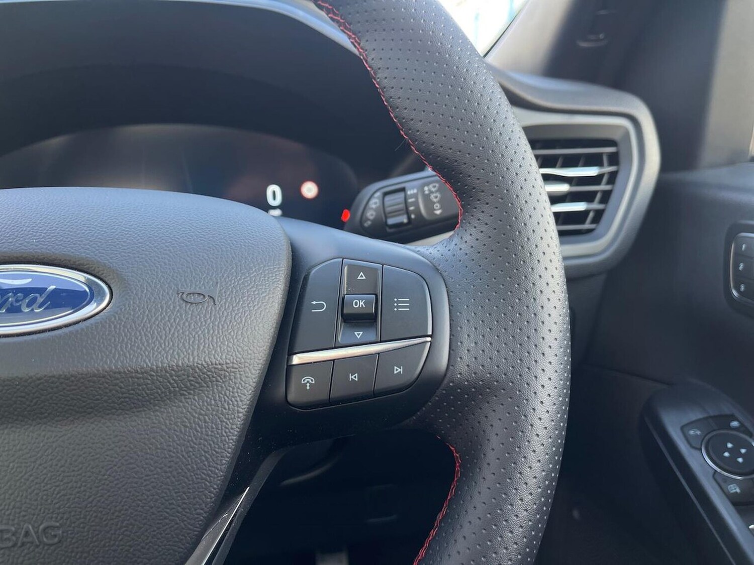 Used Ford Kuga 2025 for sale - 76918930: Photo 27