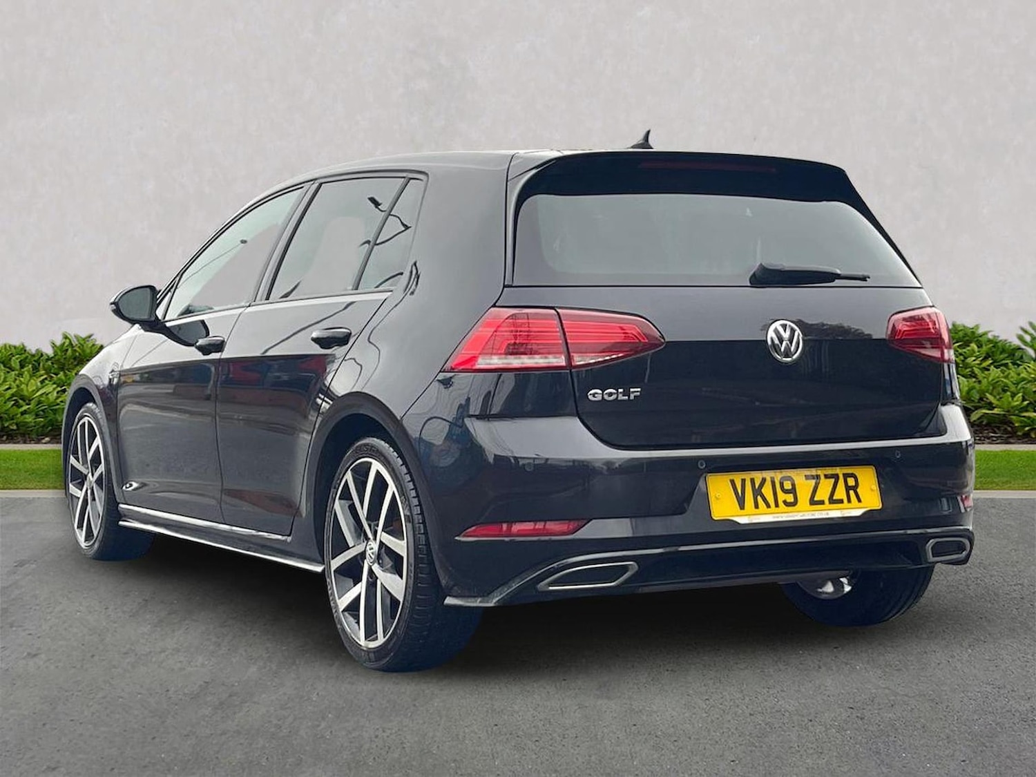 Used Volkswagen Golf 2019 for sale - 76748402: Photo 2