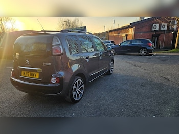 Used Citroen C3 Picasso 2017 for sale - 77805967: Photo