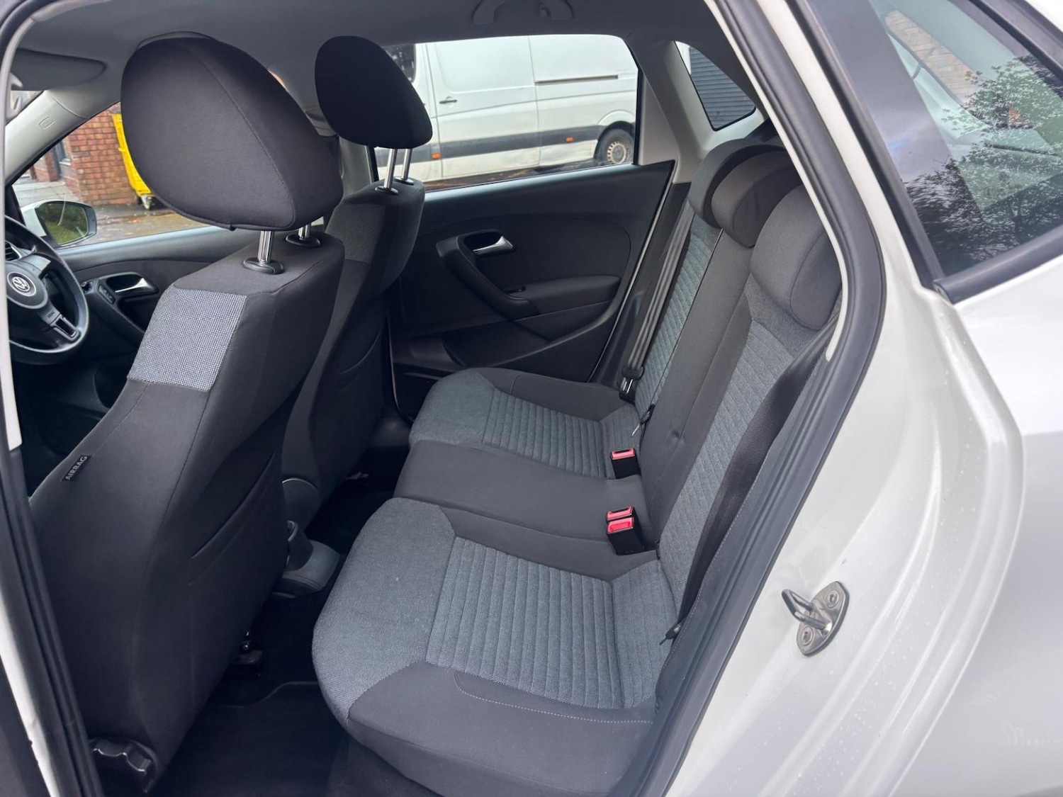 Used Volkswagen Polo 2011 for sale - 76369228: Photo 9