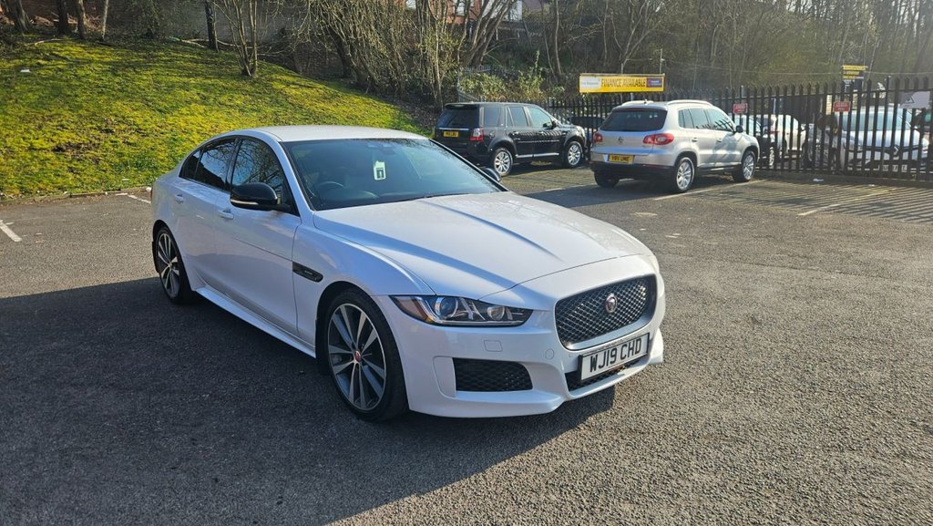 Used Jaguar XE 2019 for sale - 78082667: Photo 2