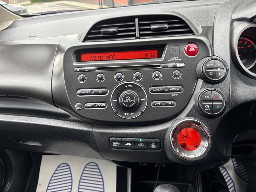 Used Honda Jazz 2011 for sale - 76504480: Photo 24