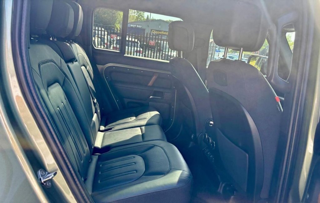 Used Land Rover Defender 2021 for sale - 76504511: Photo 6