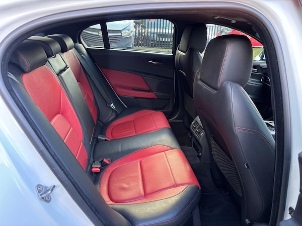 Used Jaguar XE 2017 for sale - 76205650: Photo 15