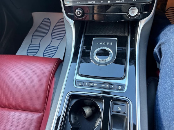 Used Jaguar XE 2017 for sale - 76205650: Photo 24