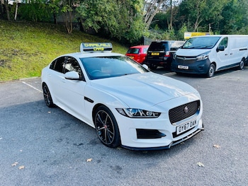 Used Jaguar XE 2017 for sale - 76205650: Photo 3
