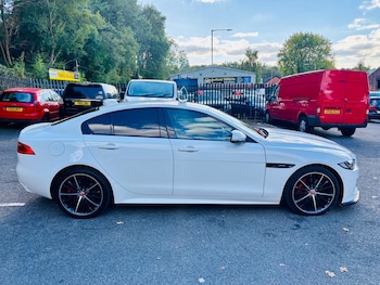 Used Jaguar XE 2017 for sale - 76205650: Photo 4