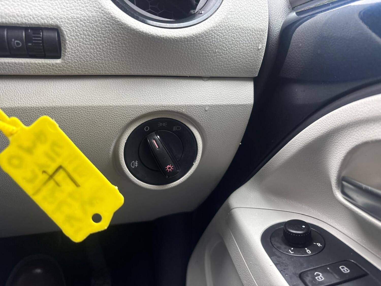 Used Volkswagen up! 2014 for sale - 75962613: Photo 24