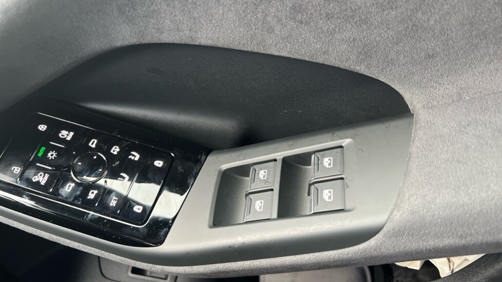 Used Audi Q6 e-tron 2025 for sale - 76660961: Photo 28