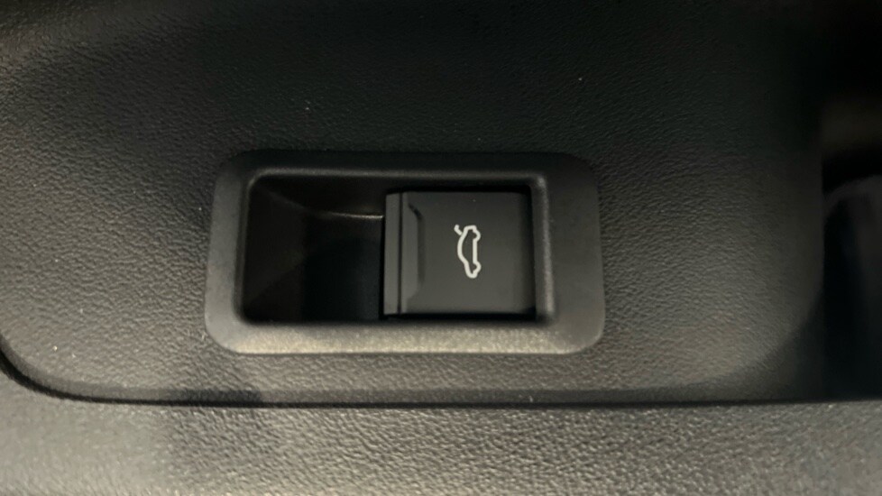 Used Audi Q6 e-tron 2025 for sale - 76660961: Photo 44