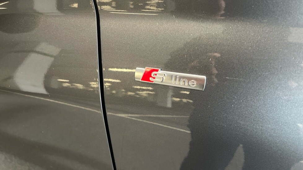 Used Audi Q6 e-tron 2025 for sale - 76660961: Photo 46