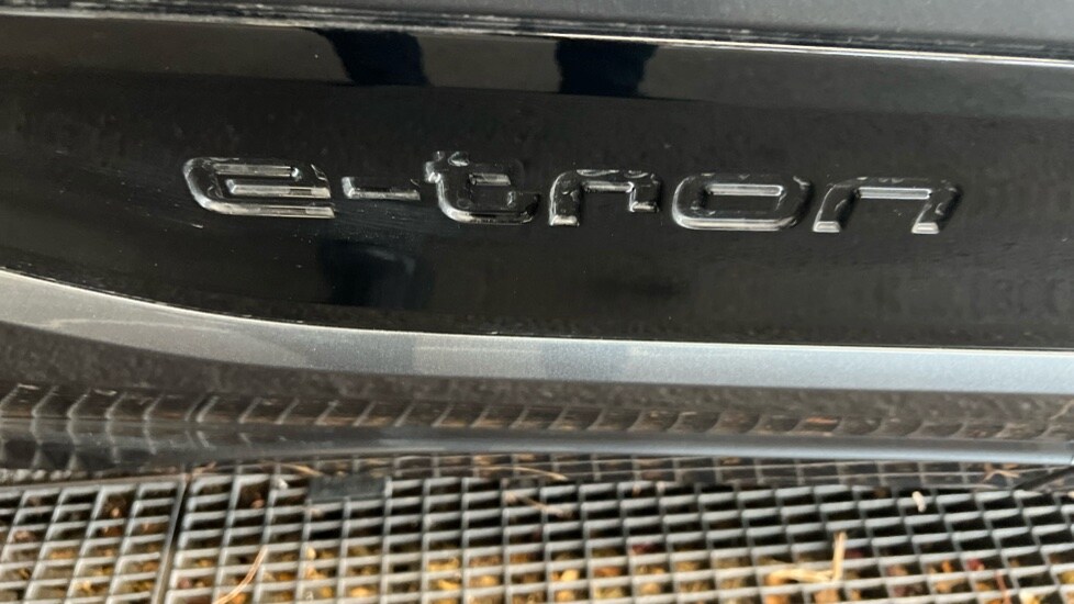 Used Audi Q6 e-tron 2025 for sale - 76660961: Photo 60