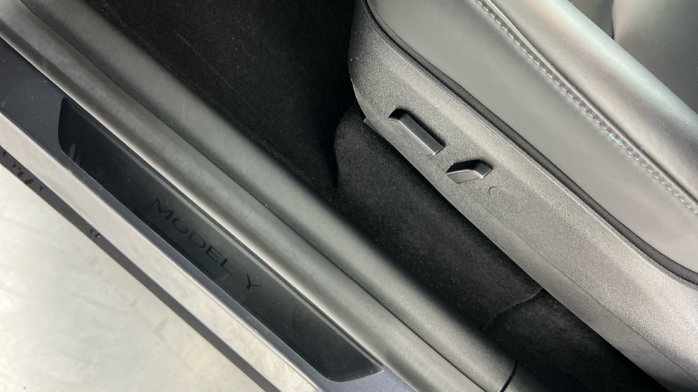 Used Tesla Model Y 2023 for sale - 75902330: Photo 30
