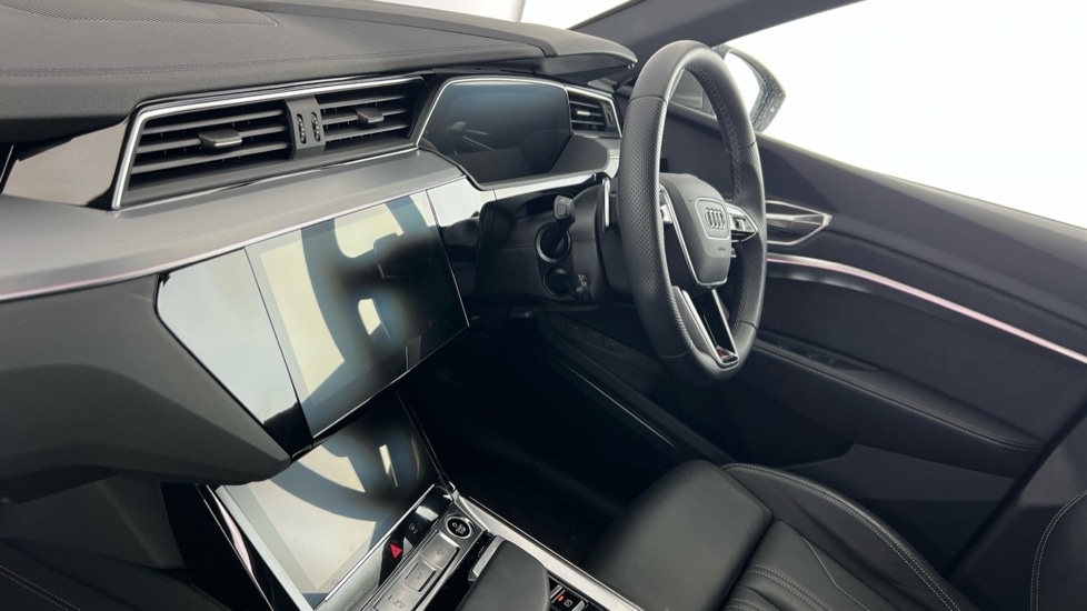 Used Audi Q8 2024 for sale - 76023190: Photo 2