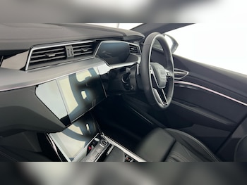 Used Audi Q8 2024 for sale - 76023190: Photo