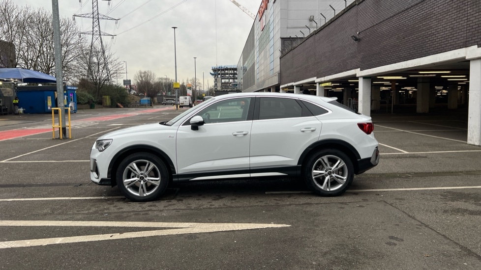 Used Audi Q3 2024 for sale - 76015092: Photo 9