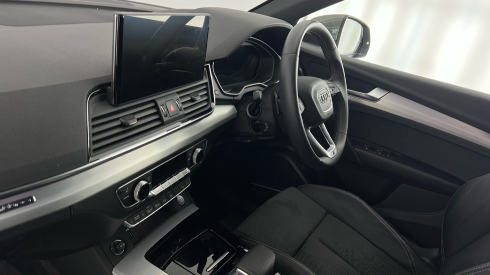 Used Audi Q5 2024 for sale - 77010201: Photo 2