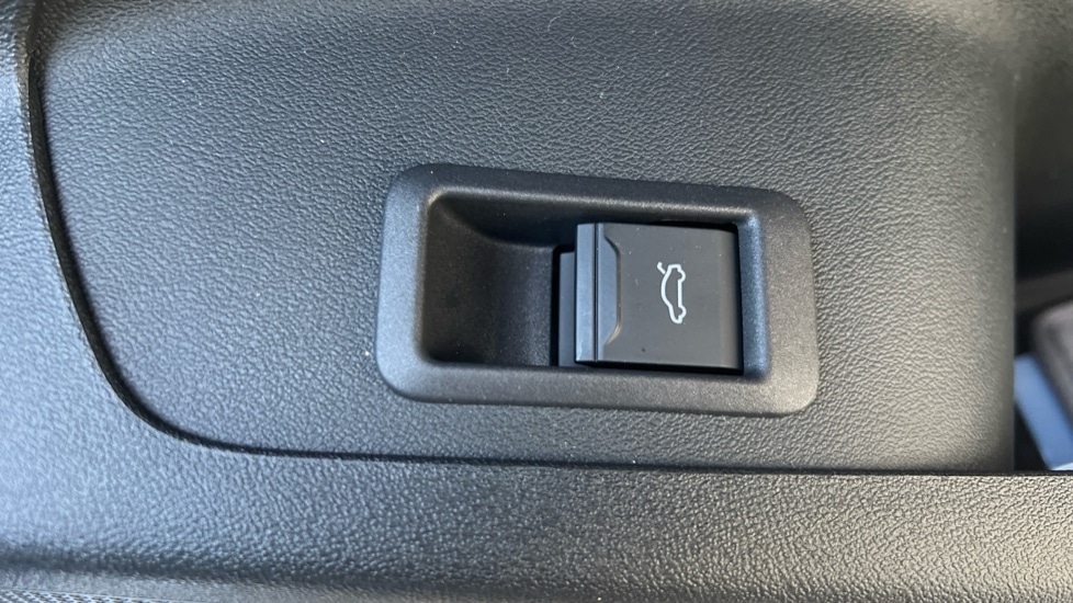 Used Audi Q6 e-tron 2025 for sale - 76660944: Photo 44