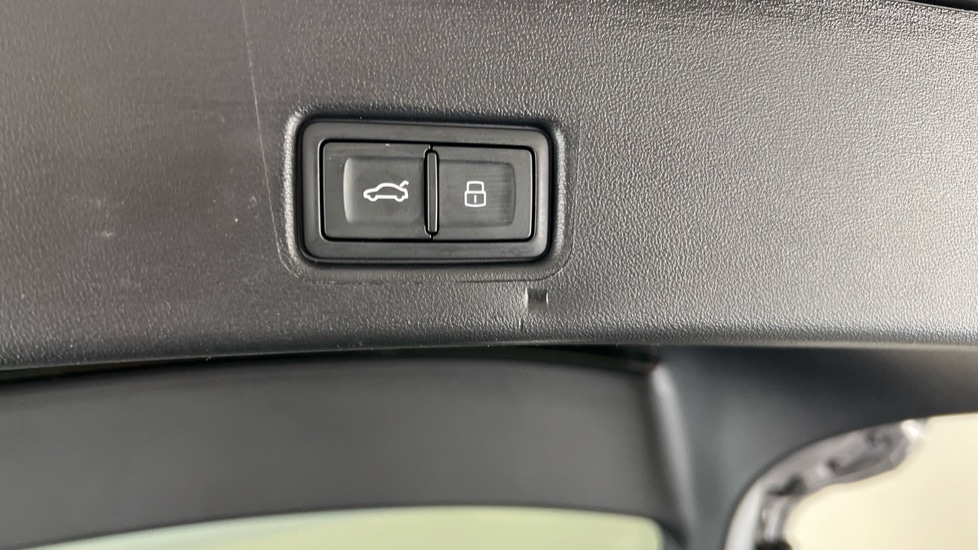 Used Audi Q4 e-tron 2025 for sale - 76834879: Photo 38