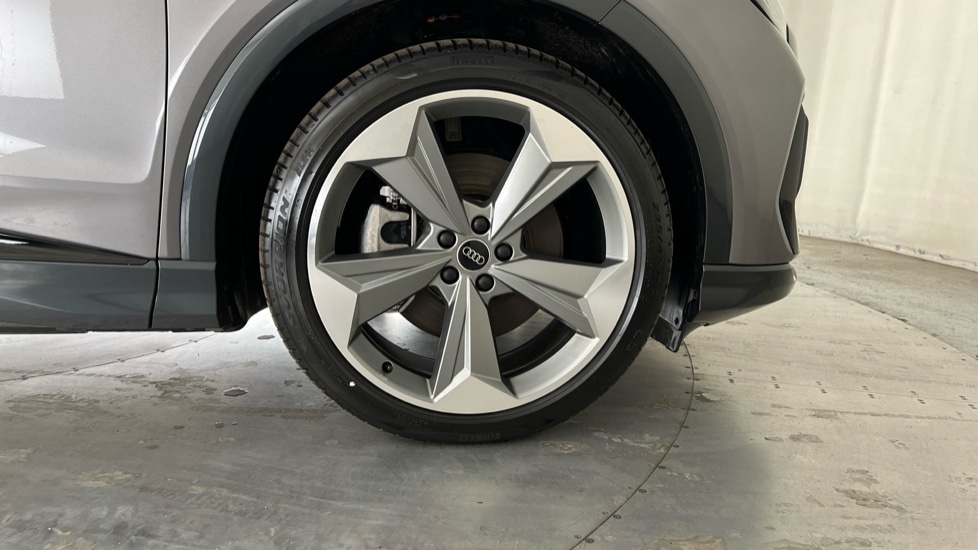 Used Audi Q4 e-tron 2025 for sale - 76834879: Photo 5