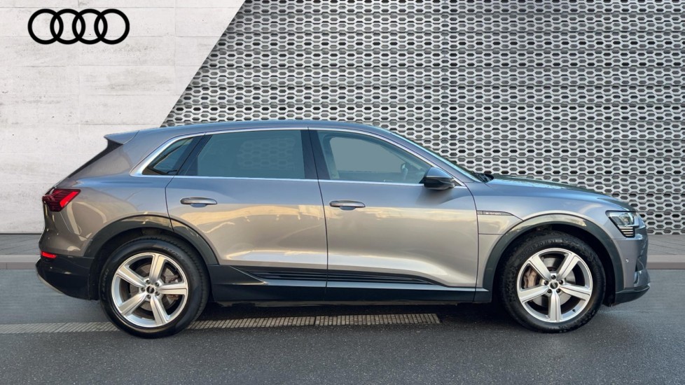 Used Audi e-tron 2021 for sale - 76966572: Photo 4