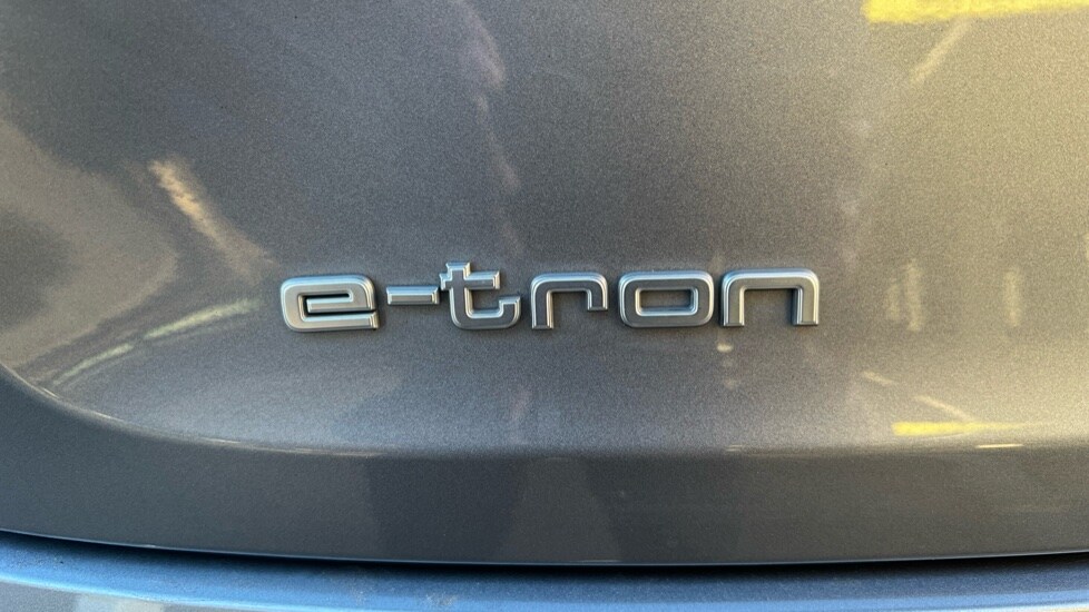 Used Audi e-tron 2021 for sale - 76966572: Photo 44