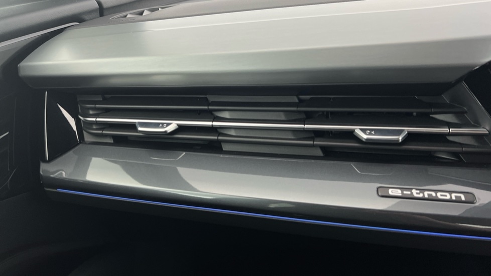 Used Audi Q4 e-tron 2024 for sale - 76552296: Photo 16