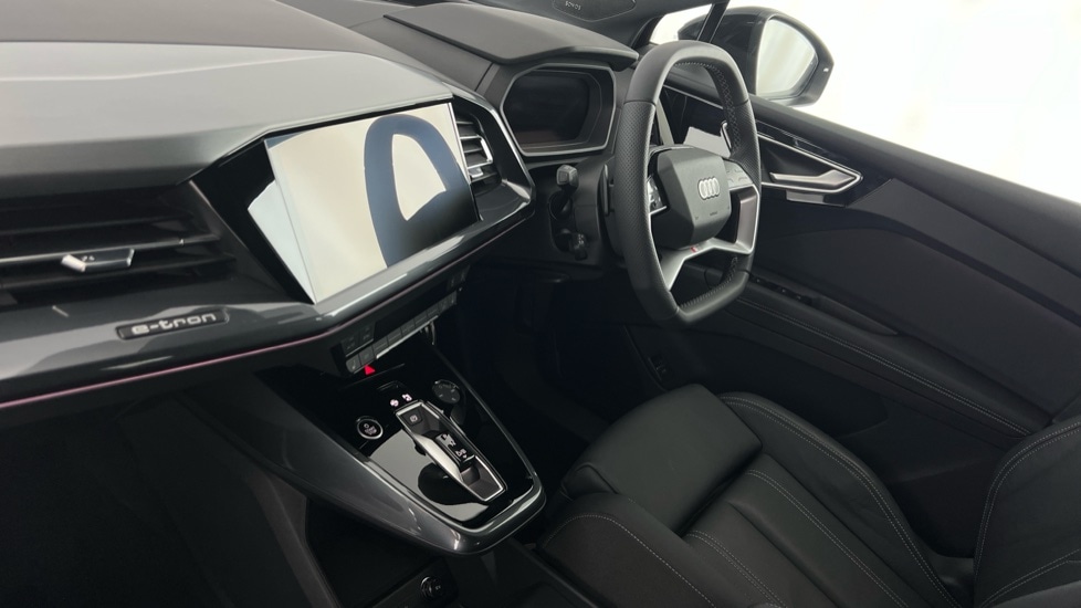 Used Audi Q4 e-tron 2024 for sale - 76552296: Photo 2