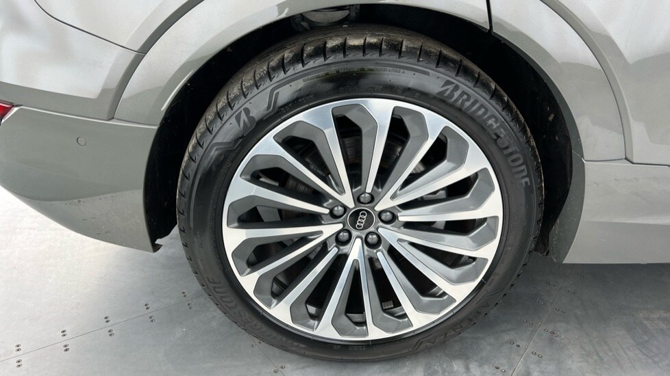 Used Audi Q8 2024 for sale - 76447227: Photo 23