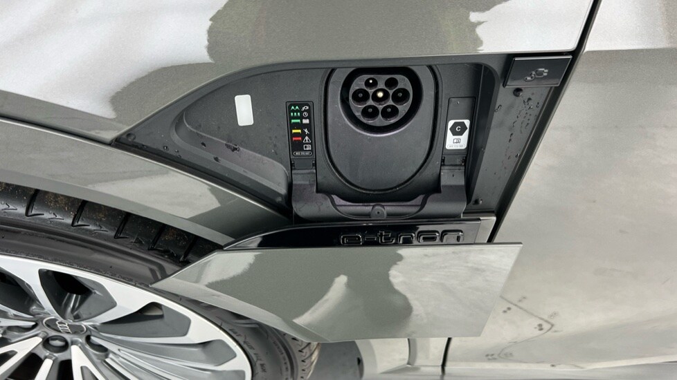 Used Audi Q8 2024 for sale - 76447227: Photo 26