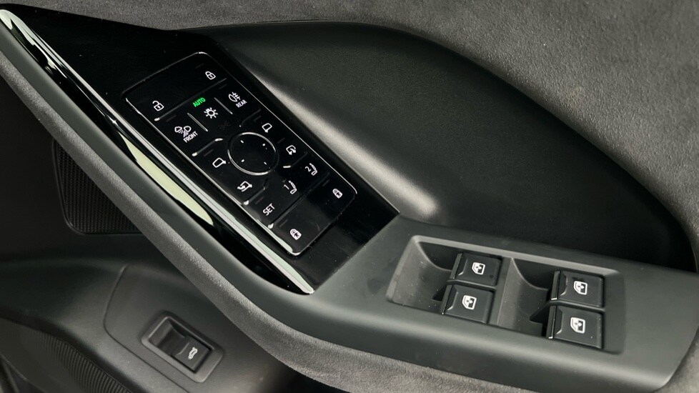 Used Audi Q6 e-tron 2025 for sale - 76804128: Photo 27