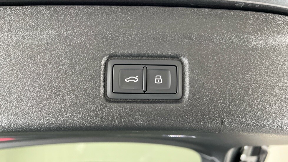 Used Audi Q6 e-tron 2025 for sale - 76804128: Photo 45