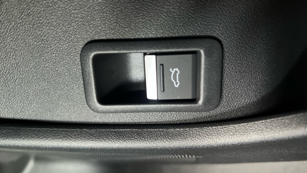 Used Audi Q4 e-tron 2025 for sale - 76966660: Photo 41