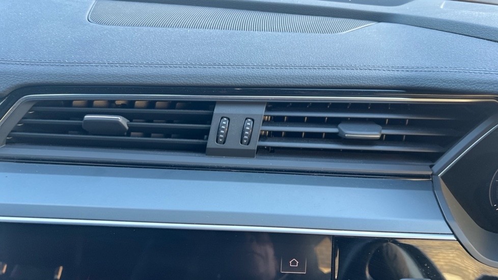 Used Audi e-tron 2021 for sale - 76826759: Photo 16