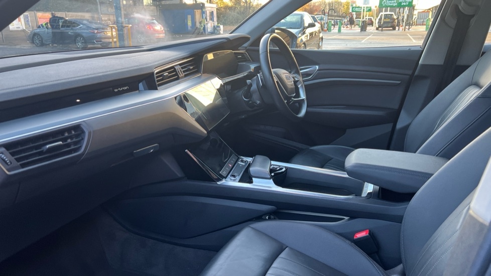 Used Audi e-tron 2021 for sale - 76826759: Photo 2