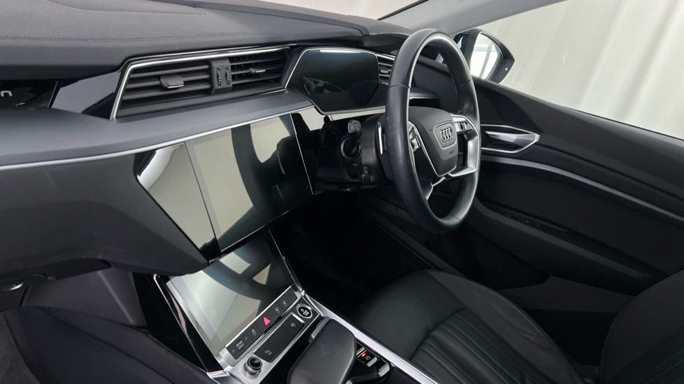 Used Audi e-tron 2022 for sale - 76942941: Photo 2