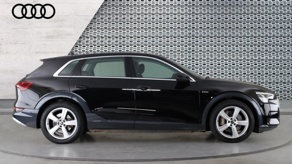 Used Audi e-tron 2022 for sale - 76942941: Photo 4