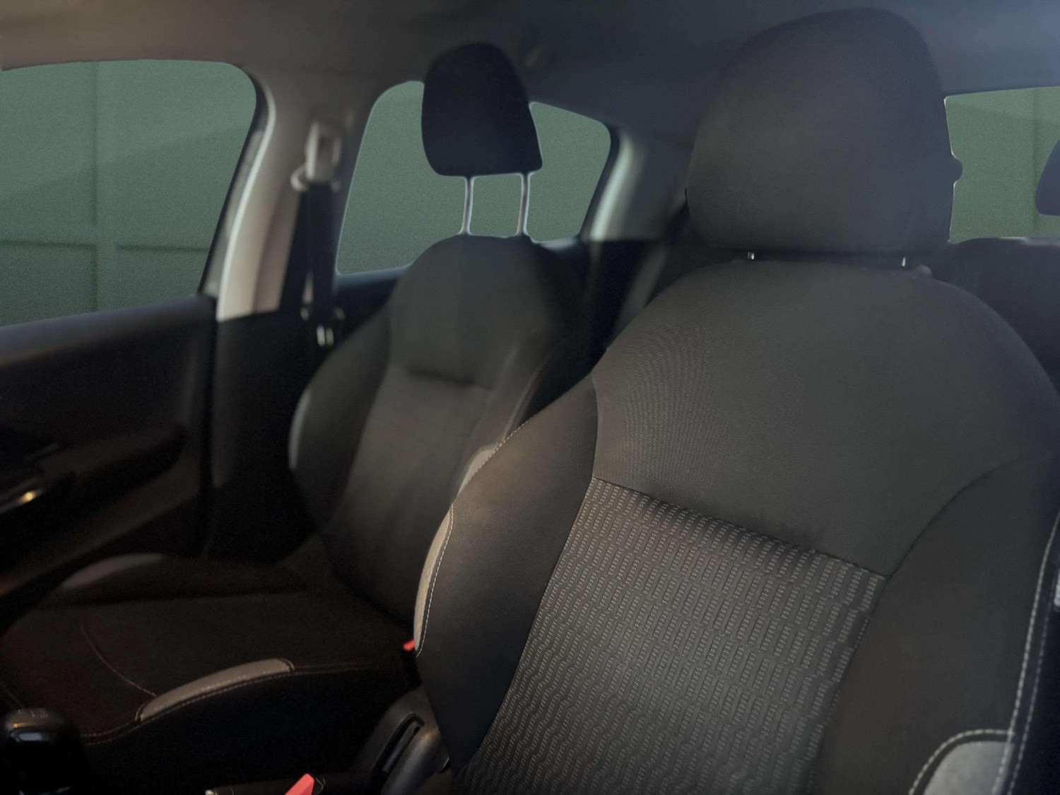 Used Peugeot 208 2015 for sale - 76922117: Photo 12