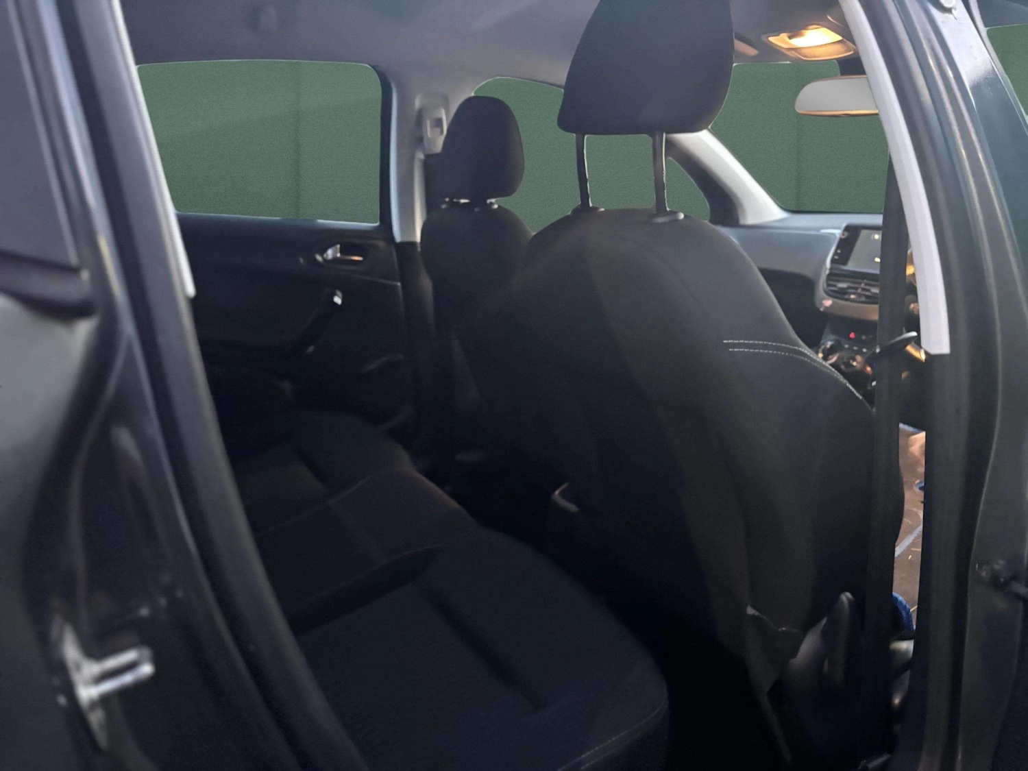 Used Peugeot 208 2015 for sale - 76922117: Photo 15