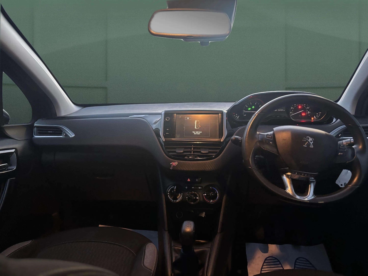 Used Peugeot 208 2015 for sale - 76922117: Photo 17