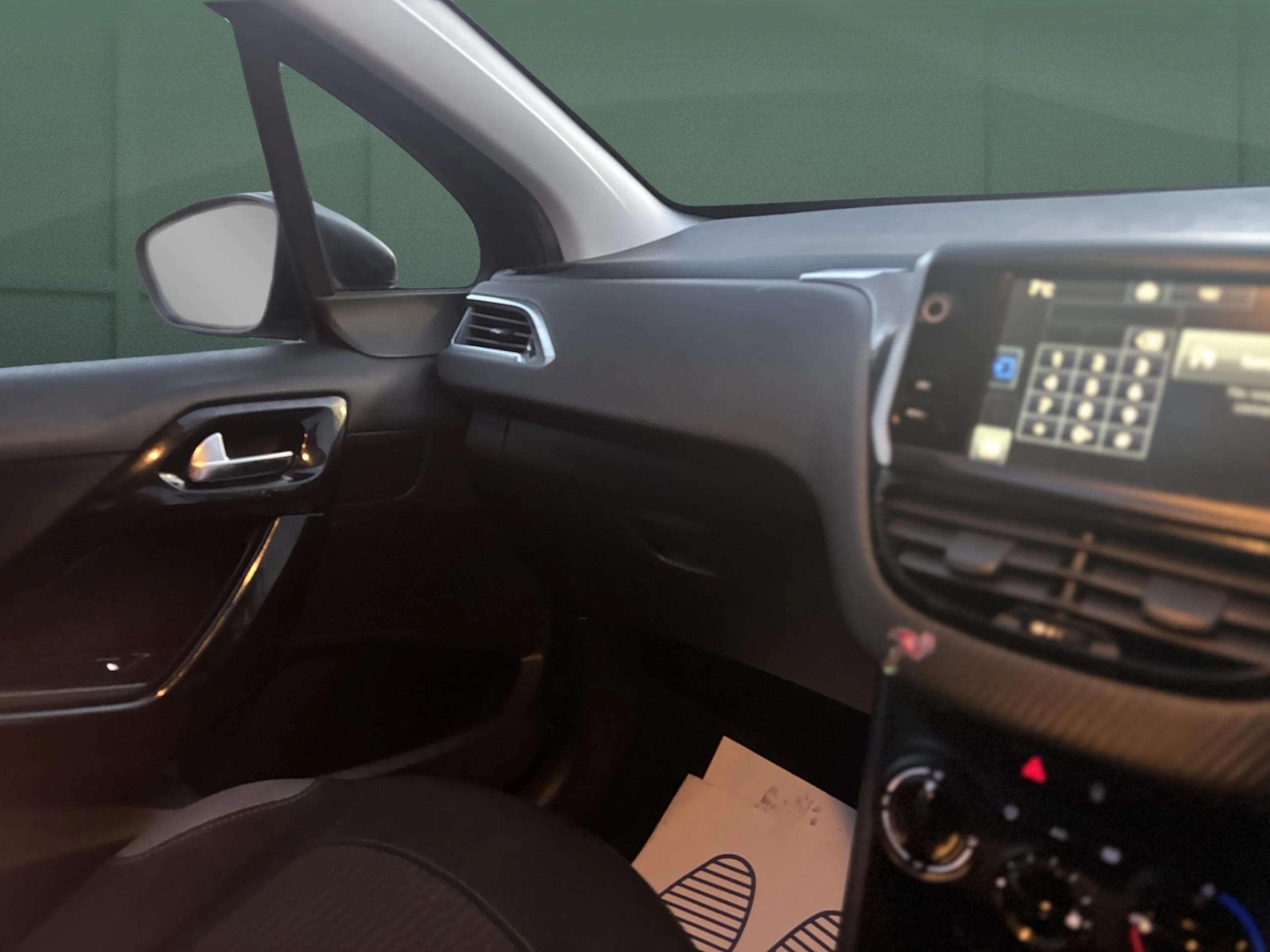 Used Peugeot 208 2015 for sale - 76922117: Photo 24