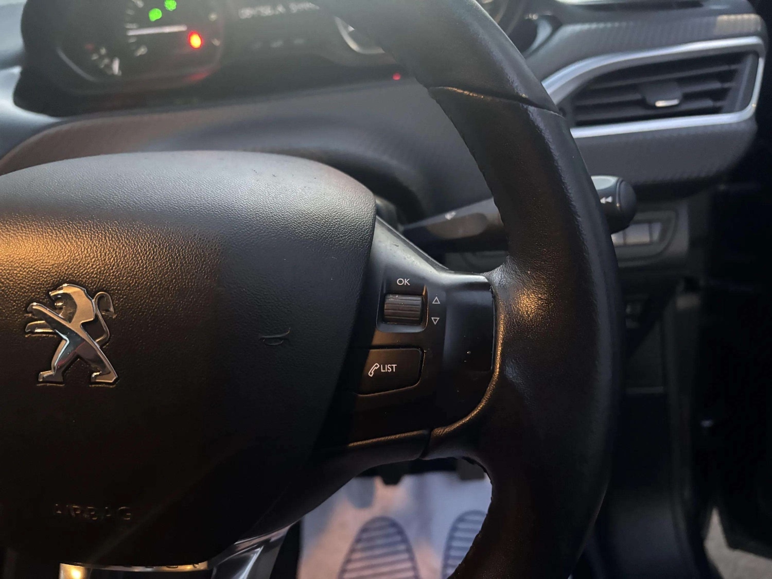 Used Peugeot 208 2015 for sale - 76922117: Photo 25