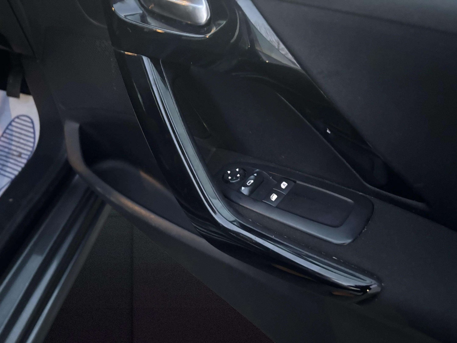 Used Peugeot 208 2015 for sale - 76922117: Photo 28